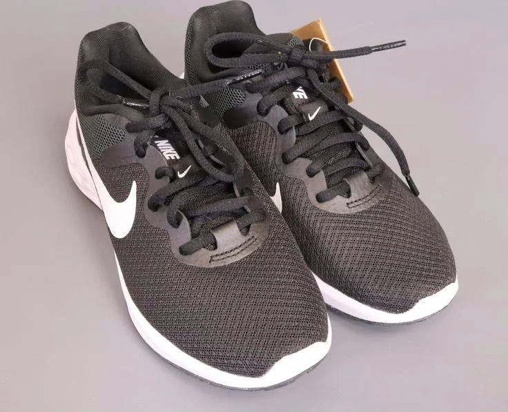 Nike Revolution 6 Wide